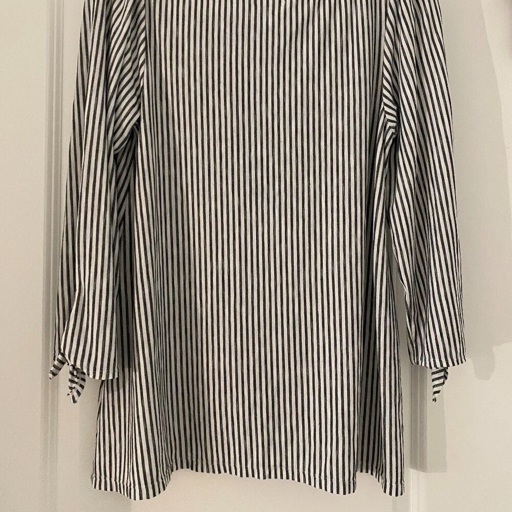 Max Studio Ladies Blouse Sz. Medium - Picture 5 of 5